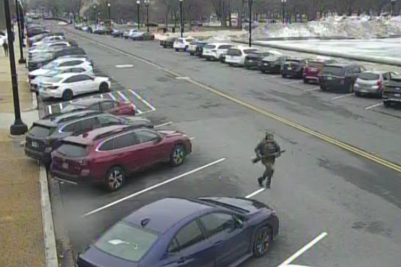 Georgia teen pleads guilty to gun charge for running onto Capitol grounds with loaded shotgun | iNFOnews.ca