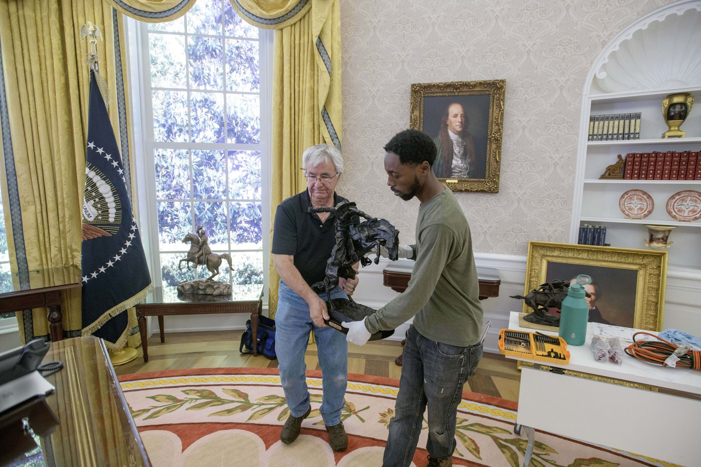 A replica Oval Office near the White House just got a Trump makeover | iNFOnews.ca A replica Oval Office near the White House just got a Trump makeover | iNFOnews.ca
