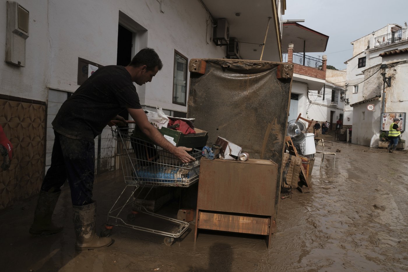 Spanish regional leader admits mistakes made in flood response, but refuses to step down | iNFOnews.ca Spanish regional leader admits mistakes made in flood response, but refuses to step down | iNFOnews.ca