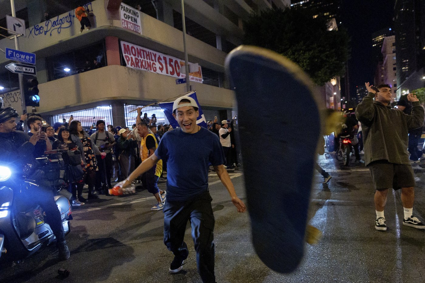 Los Angeles sees city bus burned, store thefts and rowdy crowds after Dodgers win World Series | iNFOnews.ca