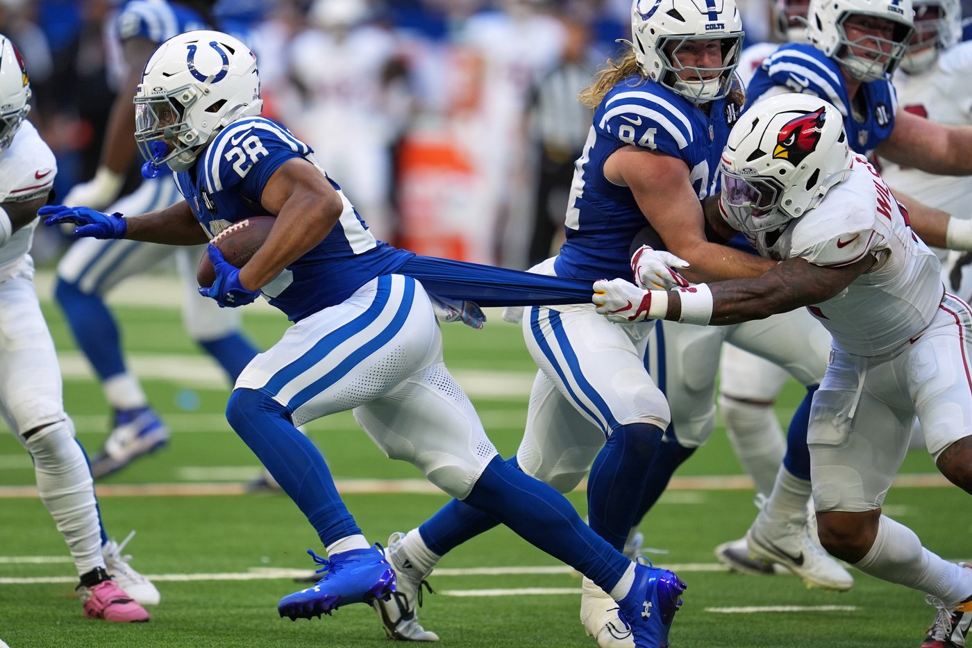 Daniel Jones throws for 2 touchdowns as the Colts rally past the Cardinals for a 31-27 win | iNFOnews.ca