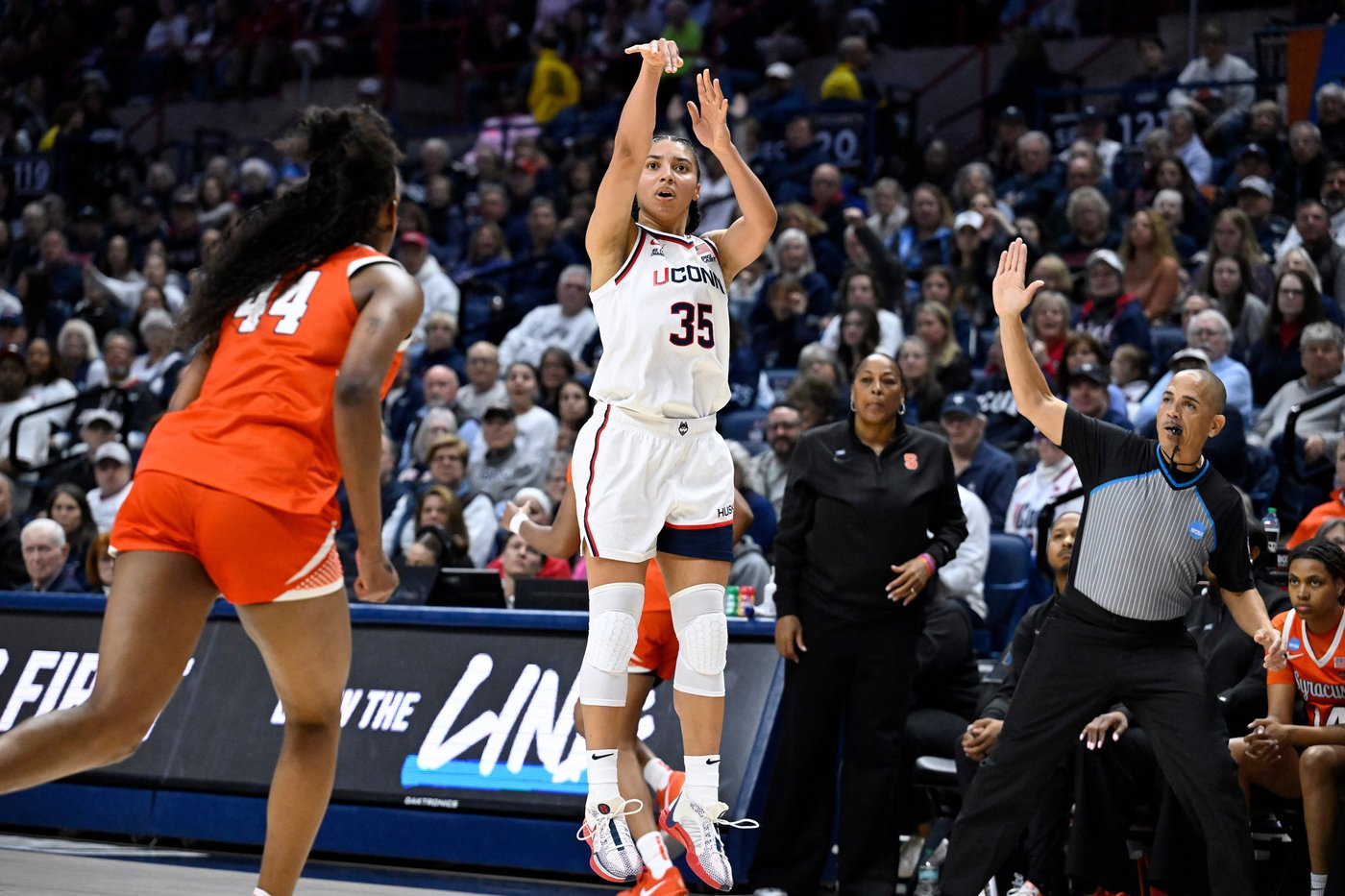Fudd's 34 points, 8 3-pointers powers UConn past Syracuse and into Sweet 16 for 32nd straight time | iNFOnews.ca Fudd's 34 points, 8 3-pointers powers UConn past Syracuse and into Sweet 16 for 32nd straight time | iNFOnews.ca