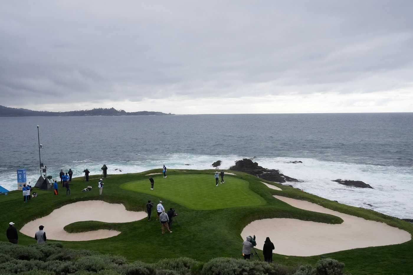Bhatia's big birdie runs helps him combat the wind and lead at Pebble Beach | iNFOnews.ca Bhatia's big birdie runs helps him combat the wind and lead at Pebble Beach | iNFOnews.ca