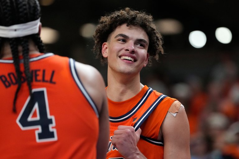 Houston embraces a 'home' Sweet 16 game at Toyota Center as Illinois arrives unfazed | iNFOnews.ca