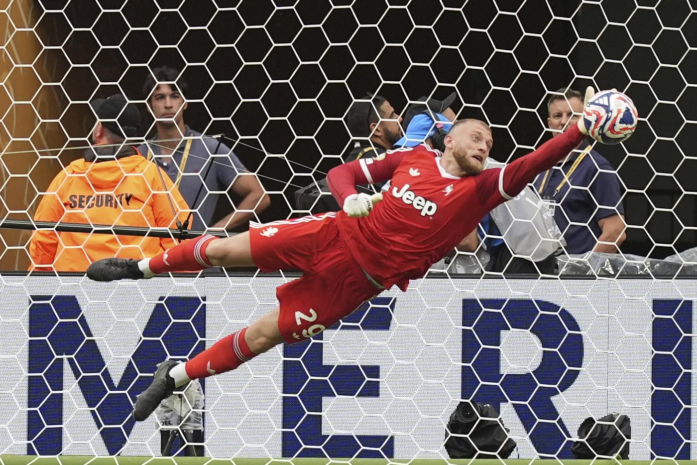 Gonzalo García's header powers Real Madrid past Juventus 1-0 and into Club World Cup quarterfinals | iNFOnews.ca Gonzalo García's header powers Real Madrid past Juventus 1-0 and into Club World Cup quarterfinals | iNFOnews.ca