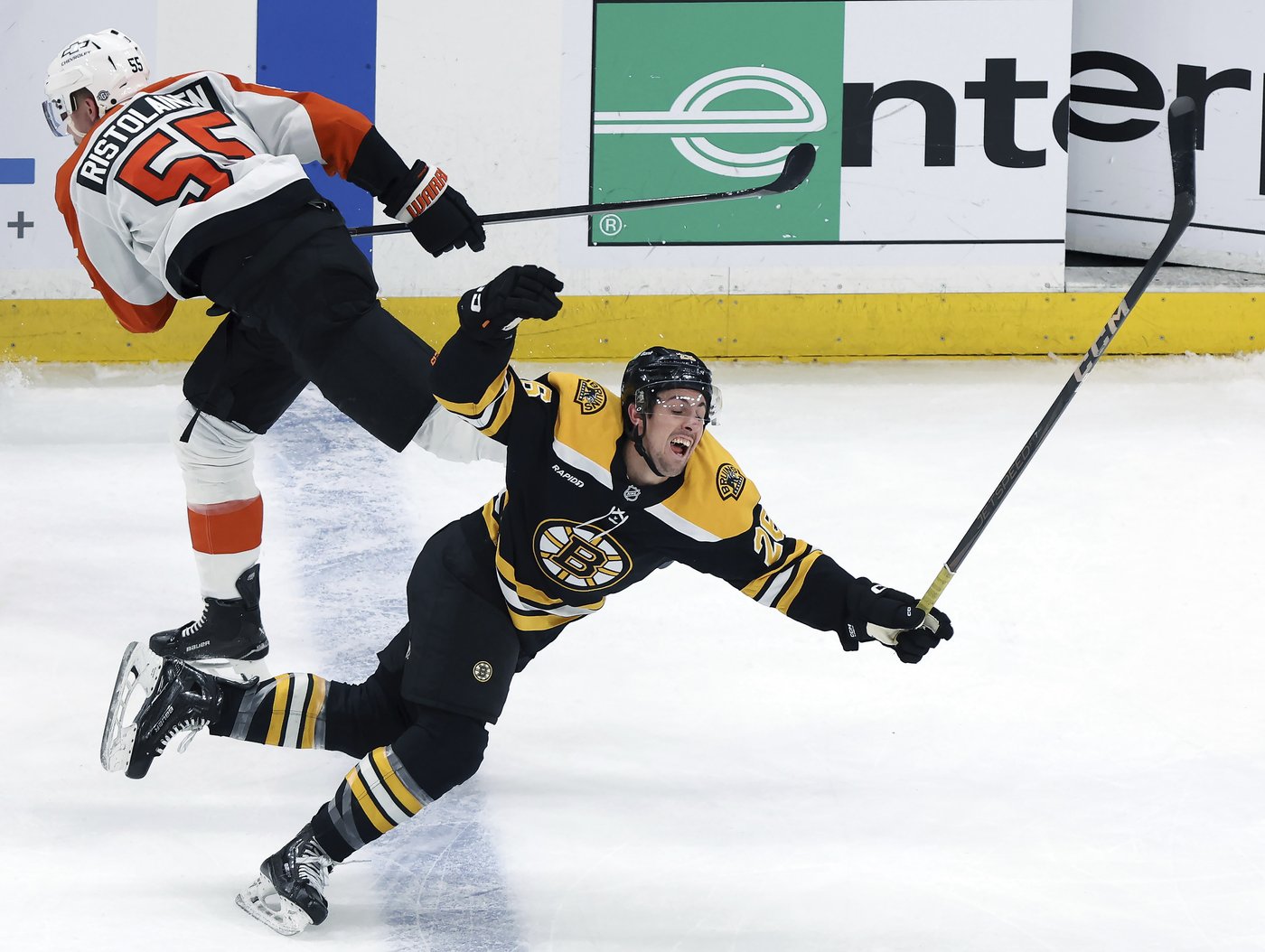 Zacha scores in overtime as the Bruins rally past the Flyers for their 4th straight win | iNFOnews.ca Zacha scores in overtime as the Bruins rally past the Flyers for their 4th straight win | iNFOnews.ca
