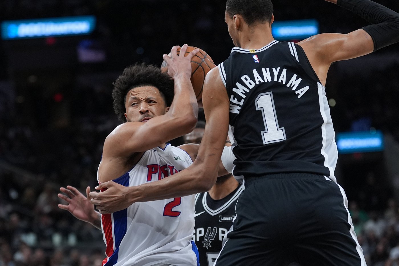 Wembanyama has 38 points and 16 rebounds in the Spurs' 121-106 win over the Pistons | iNFOnews.ca
