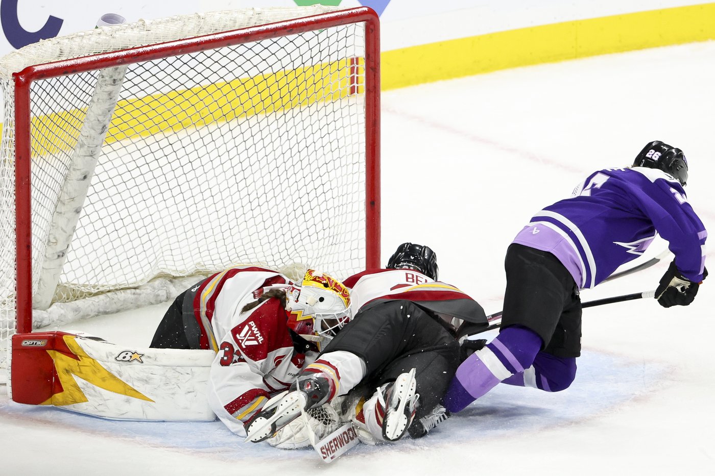 Liz Schepers' OT goal gives Frost their second straight PWHL Walter Cup with 2-1 win over Charge | iNFOnews.ca