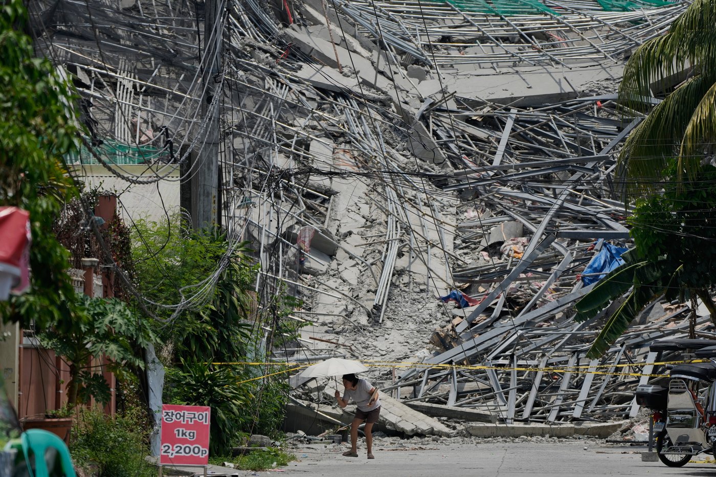 Photos show the aftermath of a building collapse in the Philippines | iNFOnews.ca