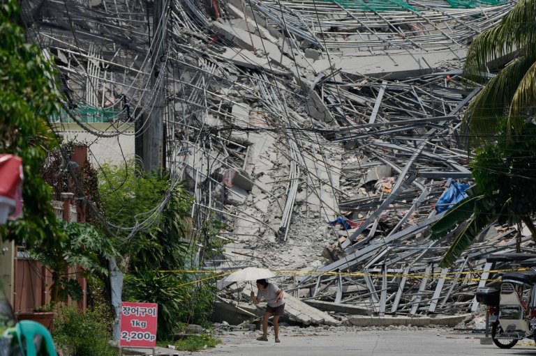 Photos show the aftermath of a building collapse in the Philippines | iNFOnews.ca