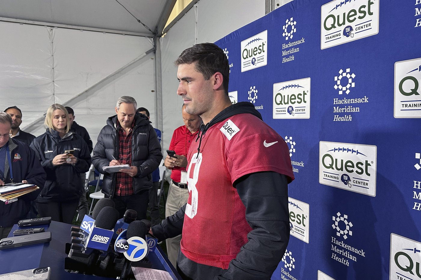 Giants release quarterback Daniel Jones just days after benching him | iNFOnews.ca