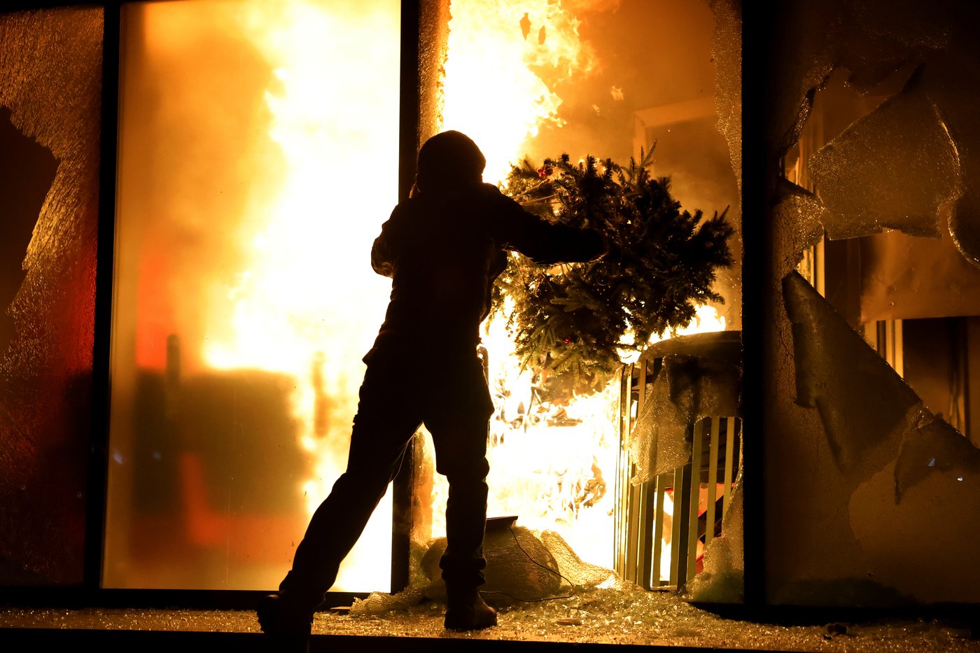 Riots erupt in Albania's capital as students join anti-government movement | iNFOnews.ca Riots erupt in Albania's capital as students join anti-government movement | iNFOnews.ca
