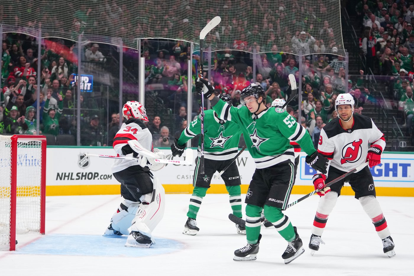 Jack Hughes scores twice in a 4-goal 1st for Devils as Stars lose 2nd straight in regulation | iNFOnews.ca