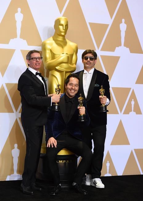 Canadian Oscar winner Shane Vieau makes a splash with his onstage attire | iNFOnews.ca