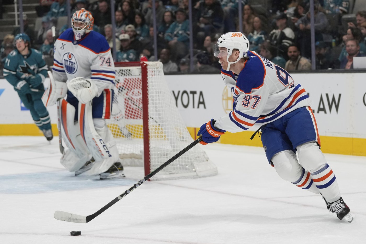 Emberson scores twice, McDavid hits 100-point milestone and Oilers blank Sharks 3-0 | iNFOnews.ca