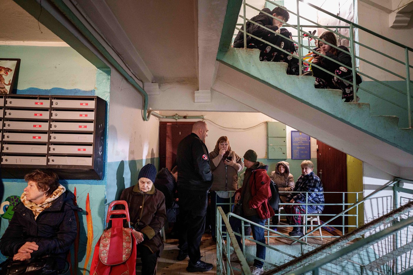 Photos show damage after Russian strike in Kyiv, Ukraine, as residents take shelter | iNwheels
