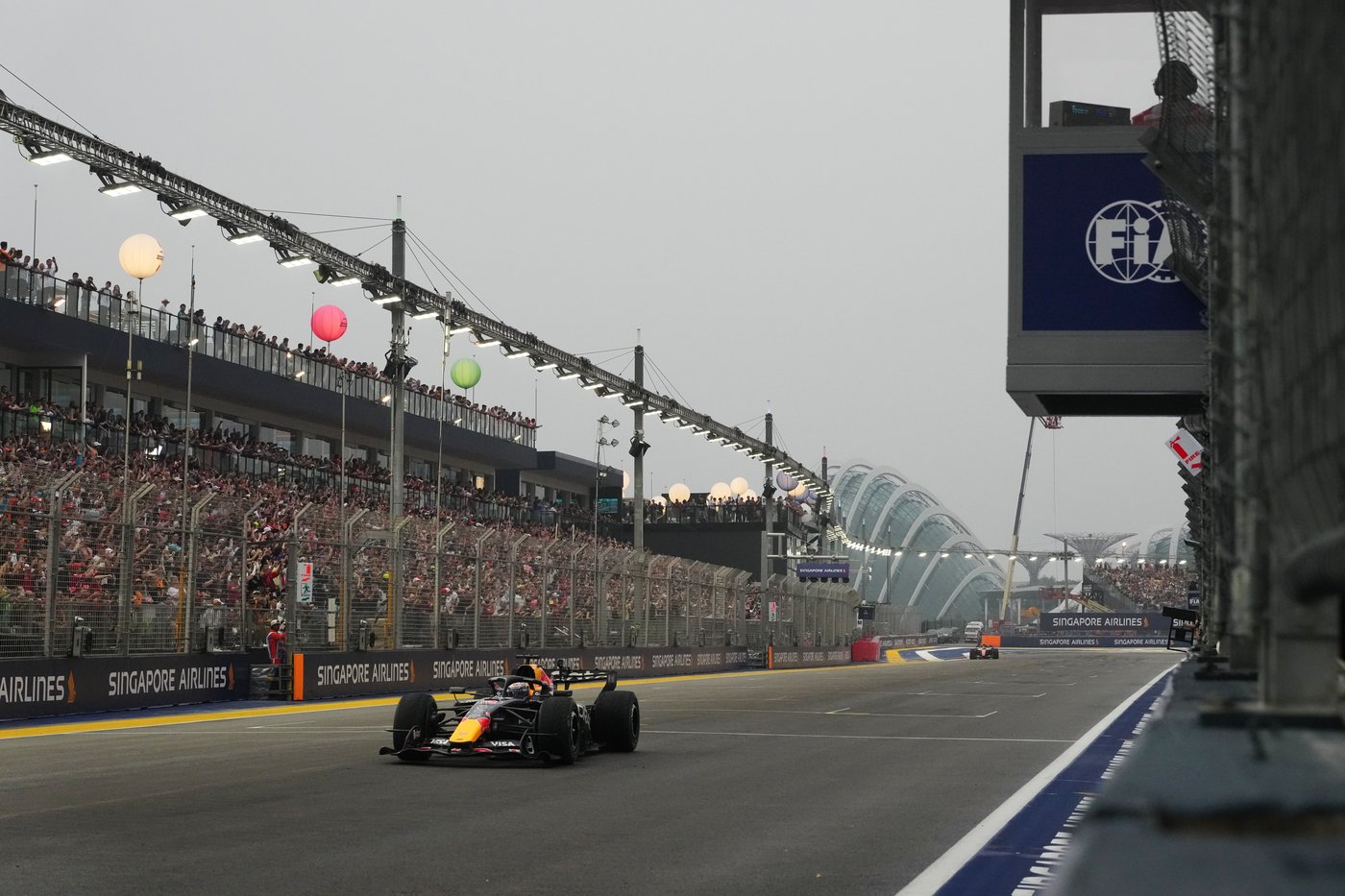 Verstappen does the double with pole and sprint race win at F1's Singapore Grand Prix | iNFOnews.ca Verstappen does the double with pole and sprint race win at F1's Singapore Grand Prix | iNFOnews.ca