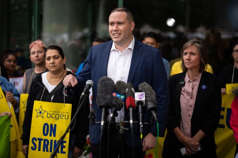 B.C. government workers step up job action by targeting mining sector | iNFOnews.ca