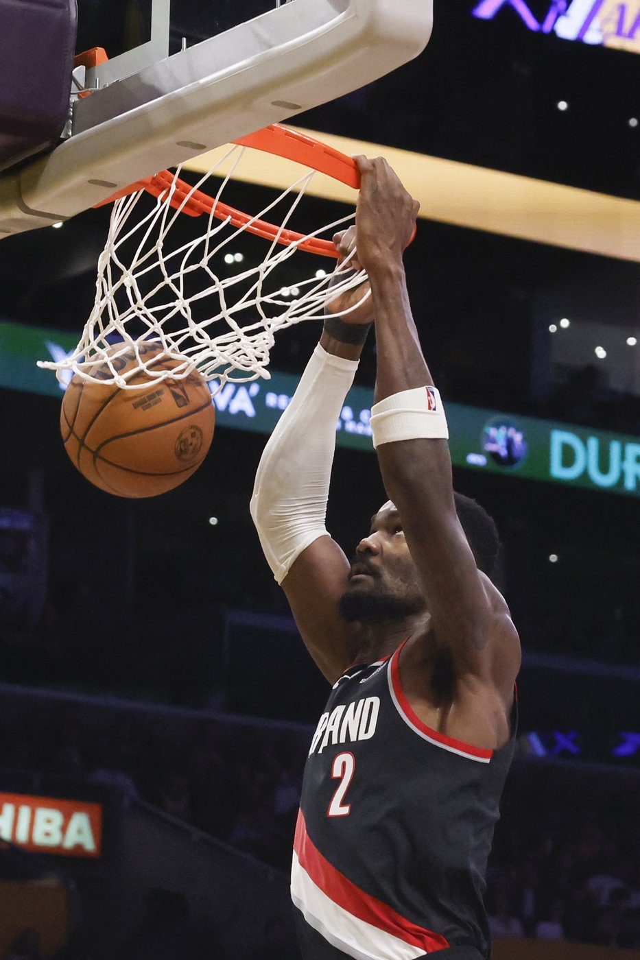 Without LeBron James, Lakers roll past Trail Blazers 107-98 to end 3-game skid | iNFOnews.ca