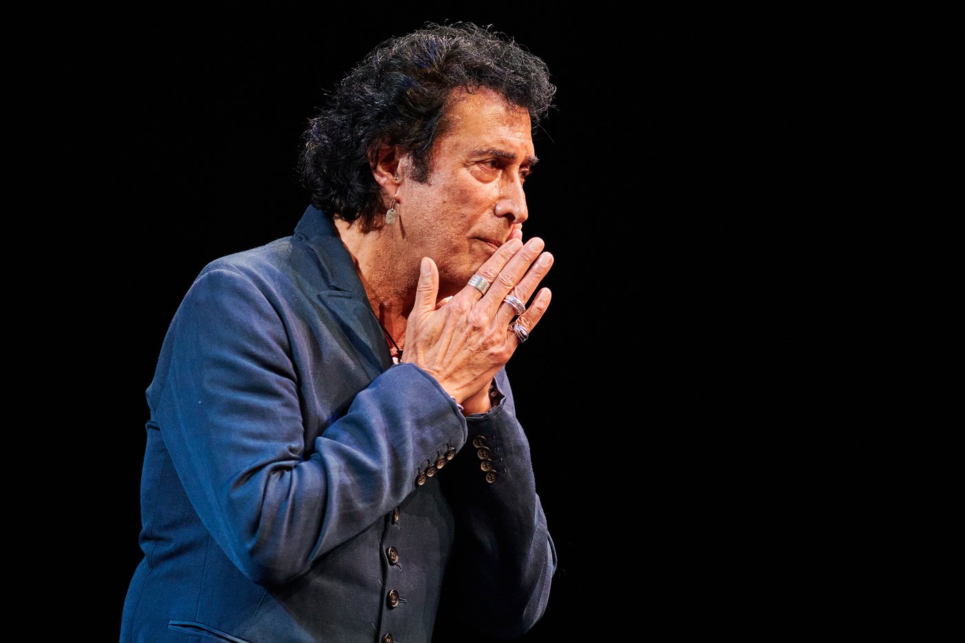 Andy Kim lands Sloan, Bif Naked, Kevin Drew and pop singer Reve for Christmas show | iNFOnews.ca