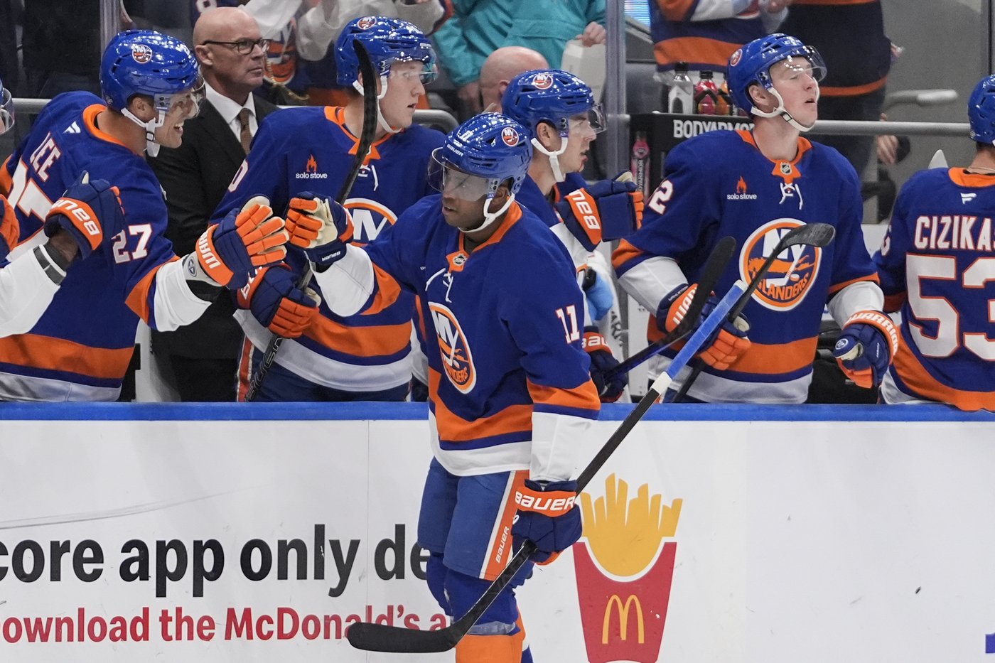 Dylan Guenther scores twice, Utah outlasts Islanders 5-4 in OT to improve to 2-0 | iNFOnews.ca