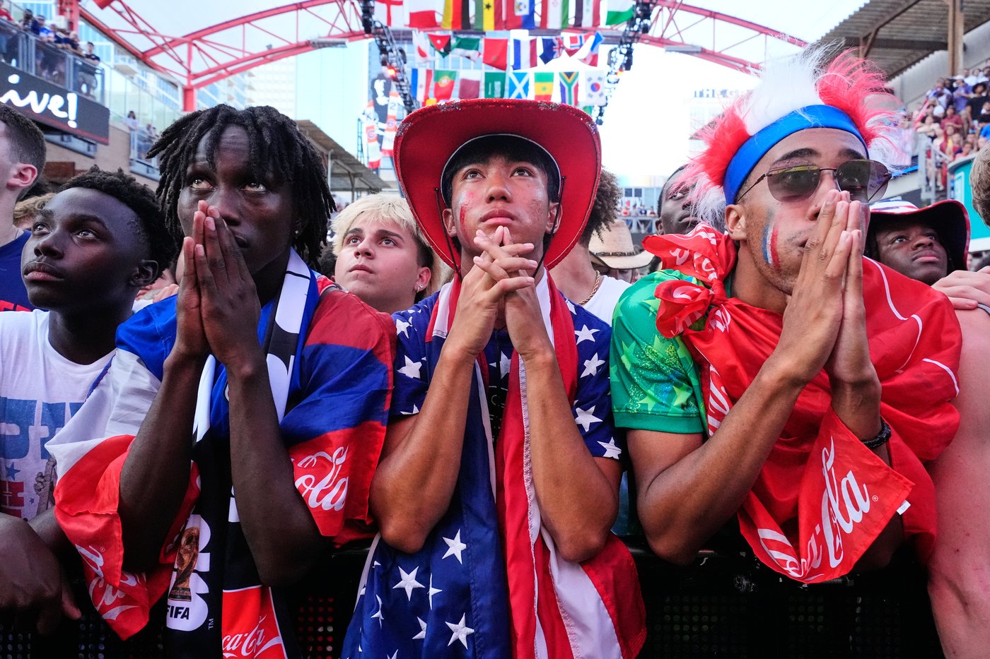 Soccer fans around the world watch the World Cup, in photos | iNFOnews.ca