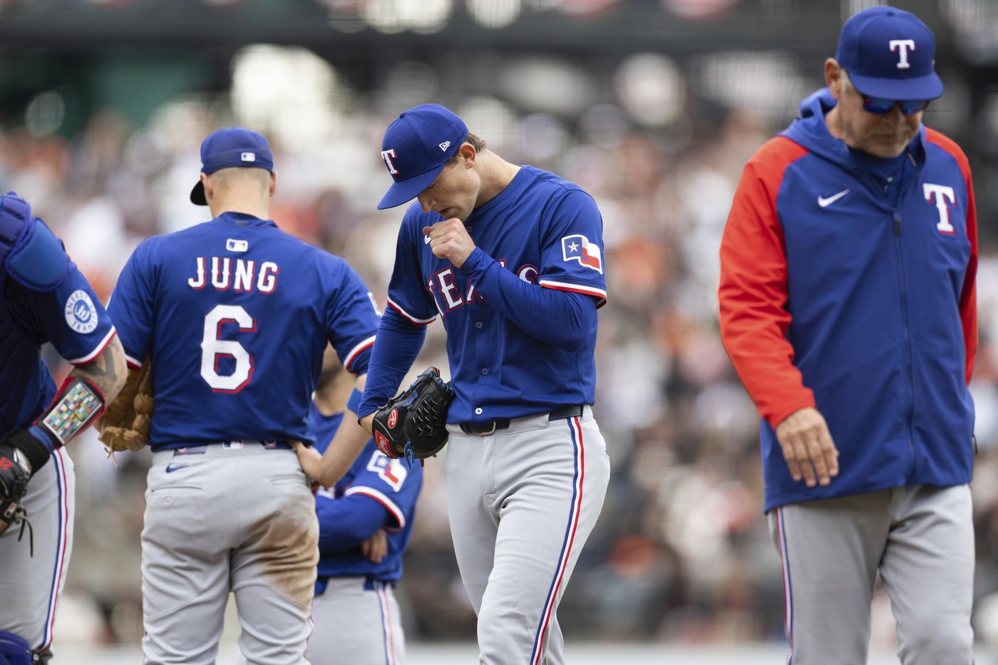 Patrick Bailey's pinch-hit single in the 9th lifts the Giants over the Rangers 3-2 | iNFOnews.ca