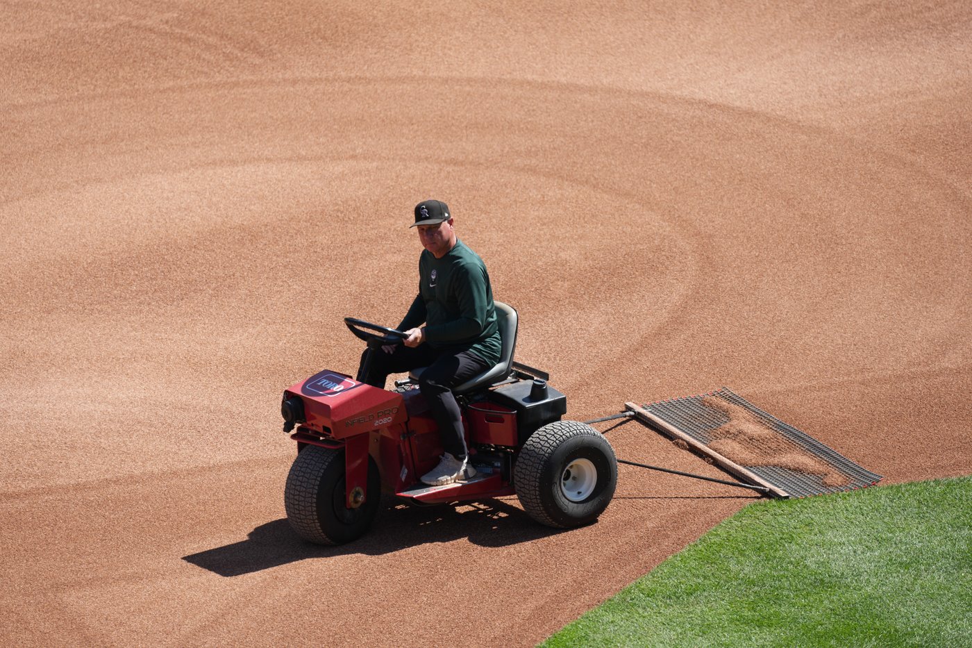Mets-Rockies game is postponed because of wet weather, will be made up on Thursday | iNFOnews.ca