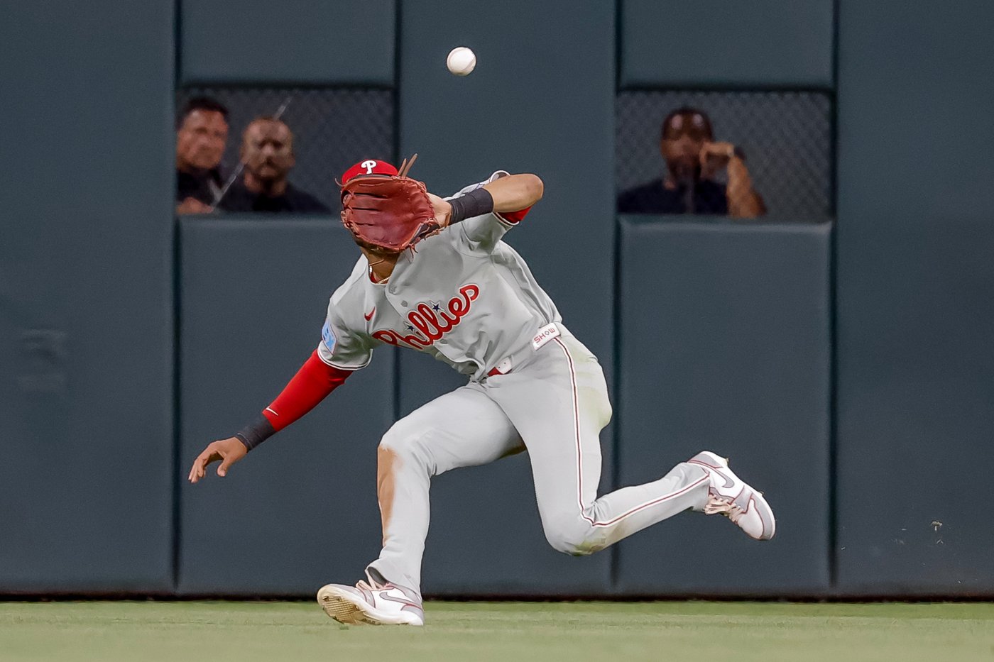 Harris delivers as a pinch-hitter for the Braves, leading 5-3 win over slumping Phillies | iNFOnews.ca