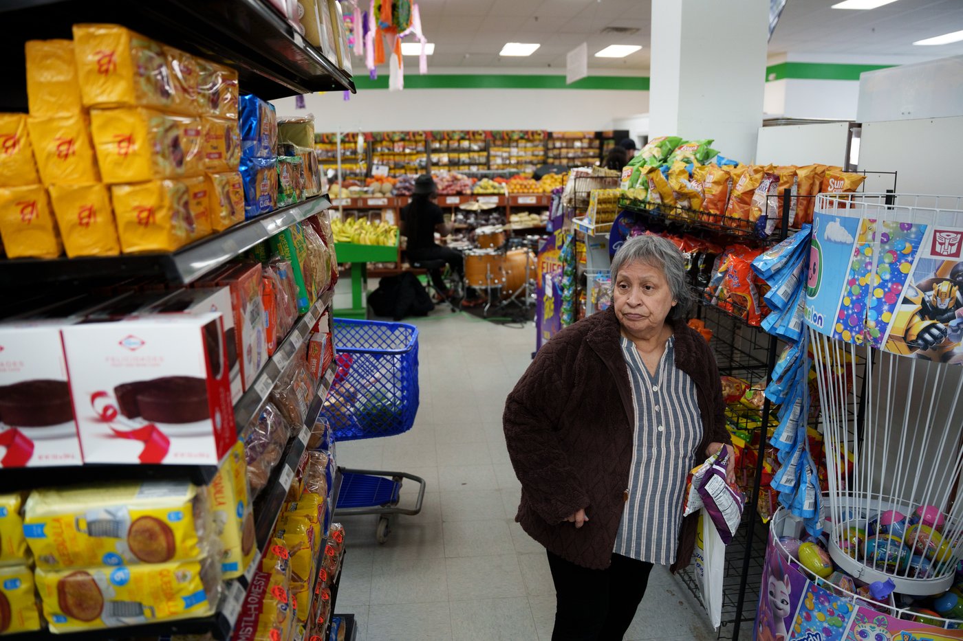 A Latino grocery store in Delaware turns its produce aisle into a music stage | iNFOnews.ca A Latino grocery store in Delaware turns its produce aisle into a music stage | iNFOnews.ca