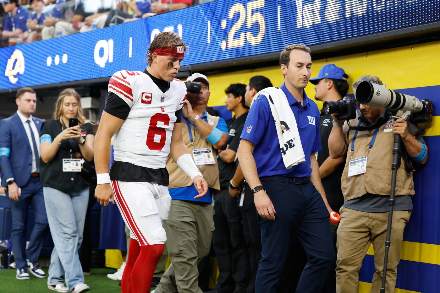 Jaxson Dart injures his knee as several Giants stars get banged up in loss to Rams | iNFOnews.ca
