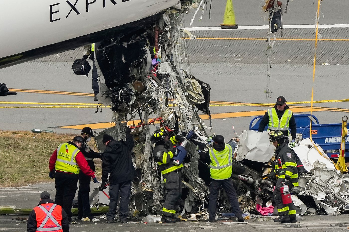 LaGuardia Airport runway reopens, days after crash on tarmac killed 2 Canadian pilots | iNwheels