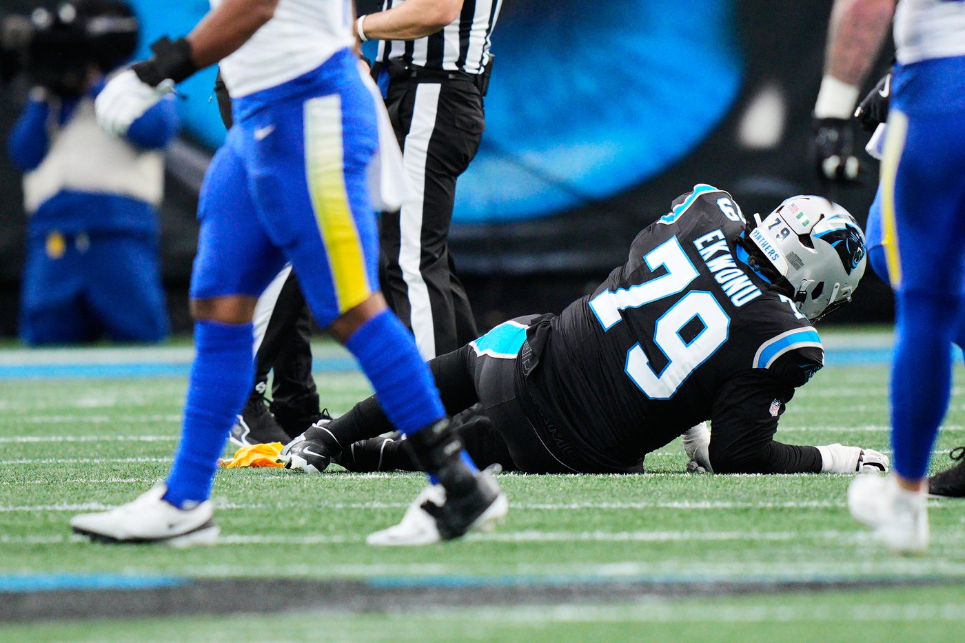 Panthers starting left tackle Ickey Ekwonu out after right knee injury vs. Rams | iNFOnews.ca