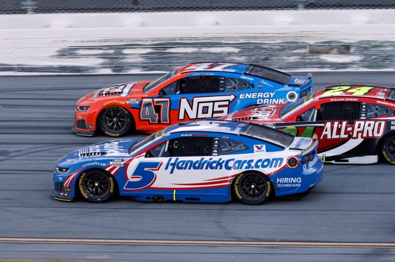 Chase leader Kyle Larson has easier path to 3rd NASCAR championship after surviving Talladega chaos | iNFOnews.ca