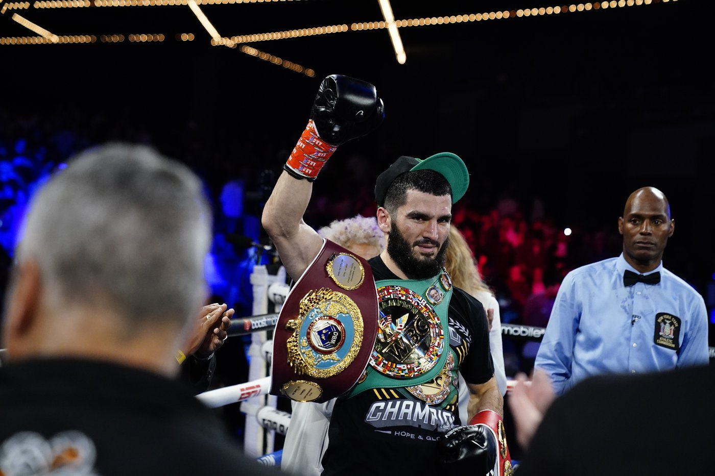 Beterbiev beats Bivol to become undisputed light heavyweight champion | iNFOnews.ca