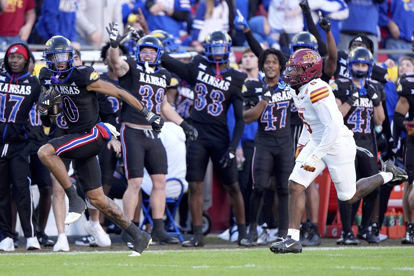 Devin Neal sets Kansas career rushing records in 45-36 victory over No. 17 Cyclones | iNFOnews.ca Devin Neal sets Kansas career rushing records in 45-36 victory over No. 17 Cyclones | iNFOnews.ca