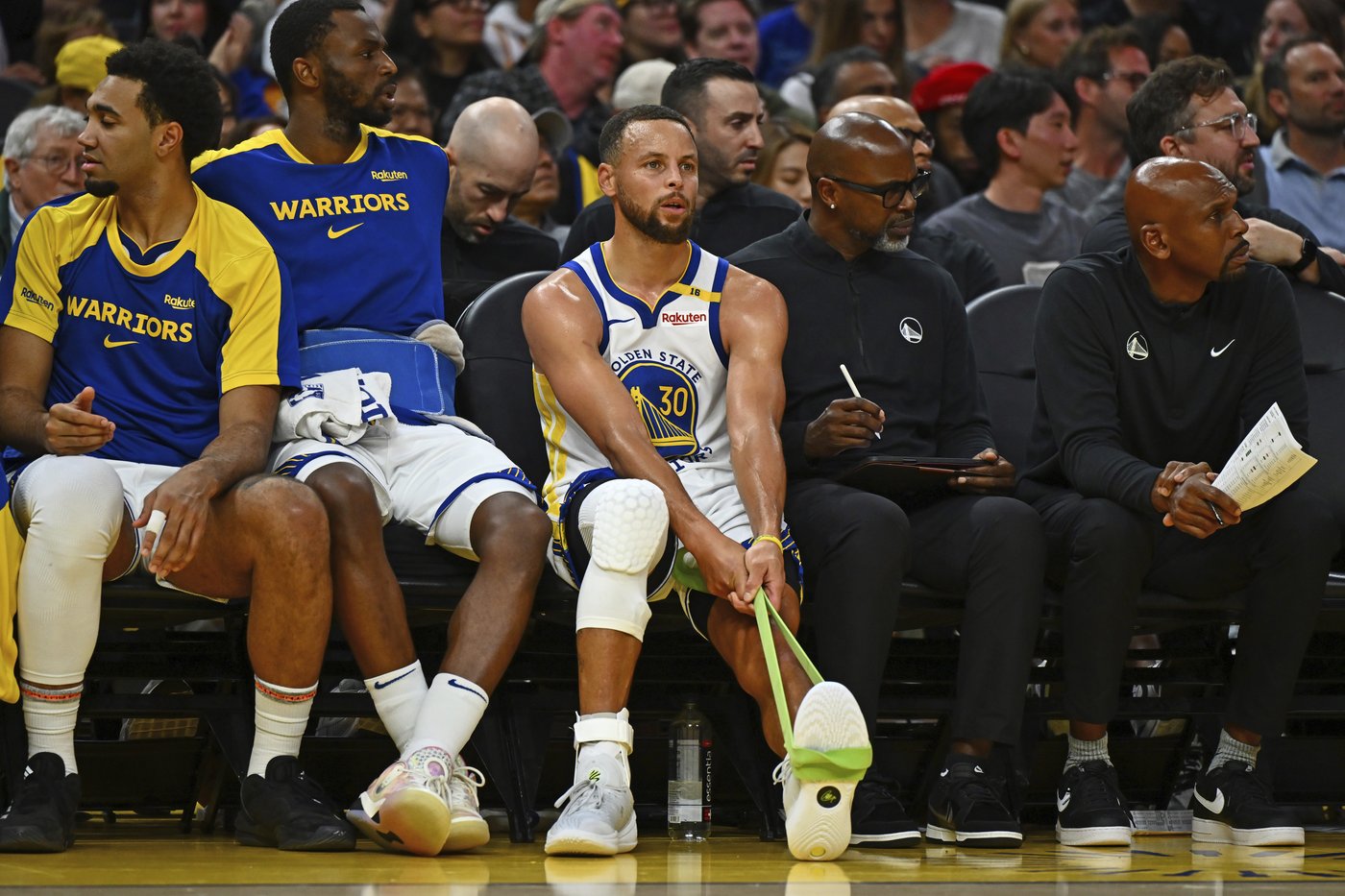 Stephen Curry will miss at least two games for Warriors with left ankle injury | iNFOnews.ca