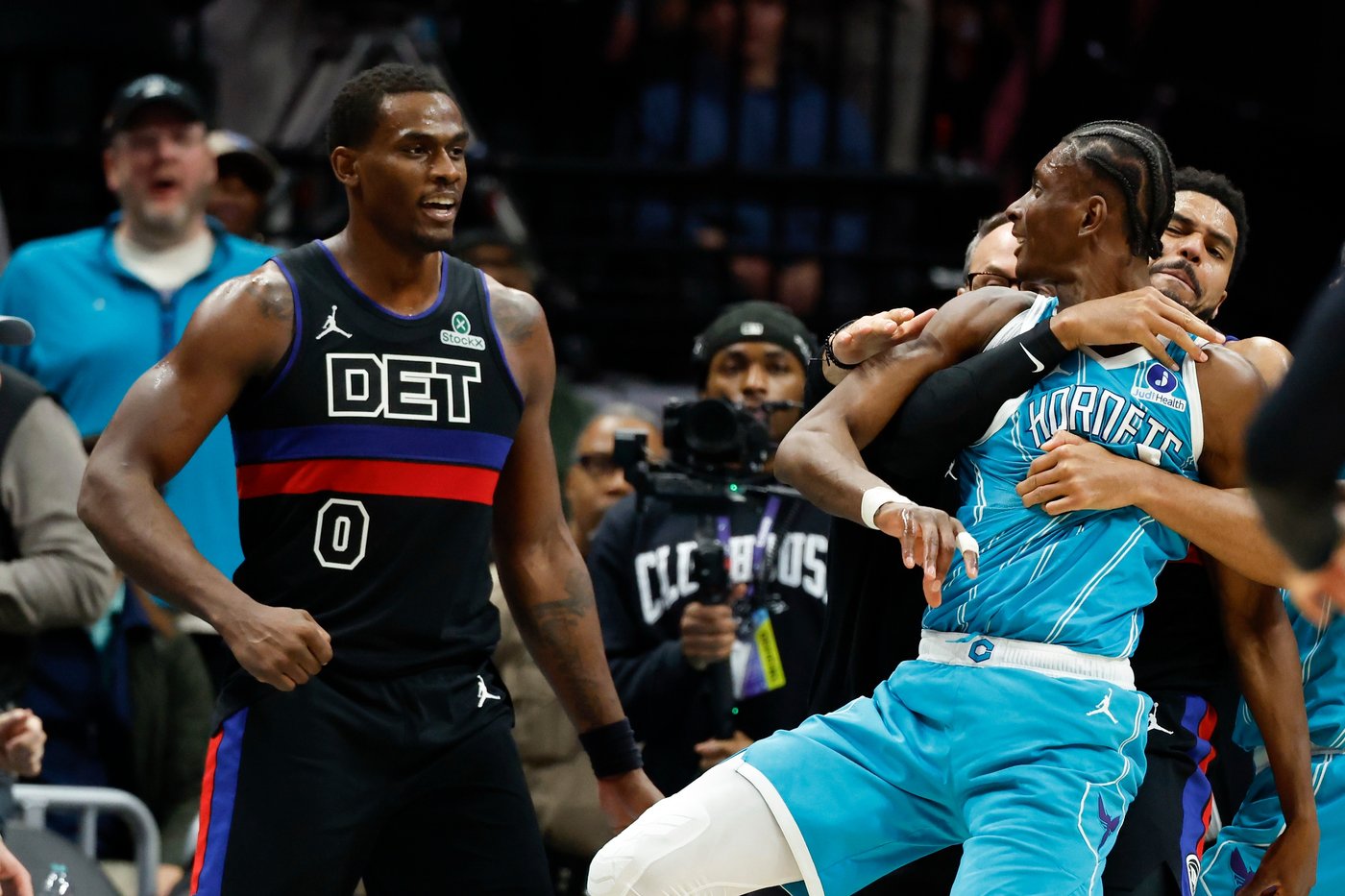 Stewart suspended 7 games and 3 other players are penalized for fighting in Pistons-Hornets game | iNFOnews.ca