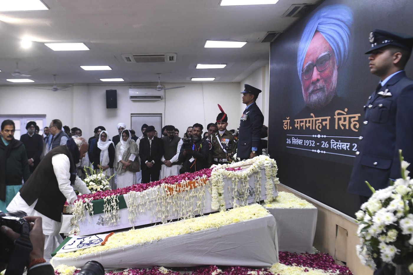 Former Indian Prime Minister Manmohan Singh, who instituted economic reforms, cremated in New Delhi | iNFOnews.ca