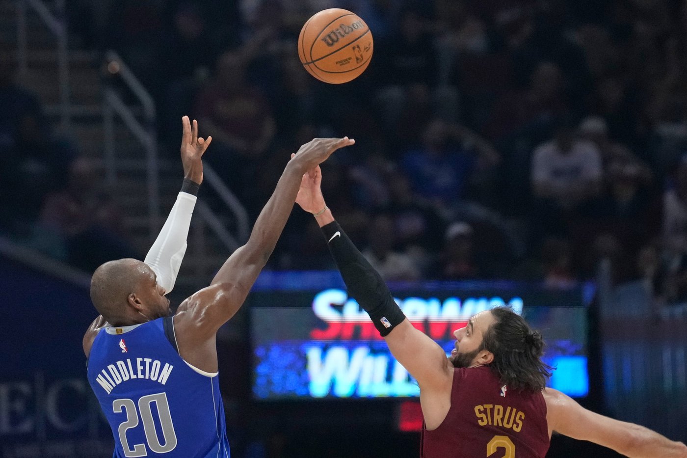 Mavericks bounce back with 130-120 victory over Cavaliers after being routed Friday night | iNFOnews.ca