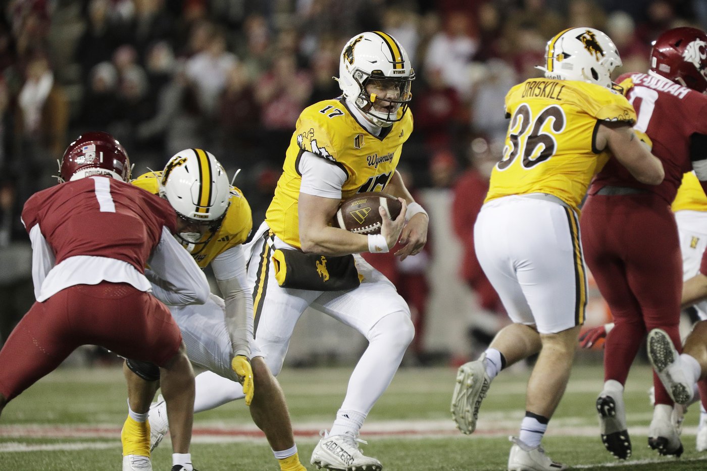Evan Svoboda throws late TD pass to John Michael Gyllenborg as Wyoming beats Washington State 15-14 | iNFOnews.ca
