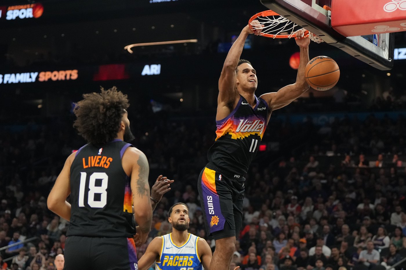 Booker scores 33, Brooks adds 32 and the Suns roll to 5th straight win by beating Pacers 133-98 | iNFOnews.ca