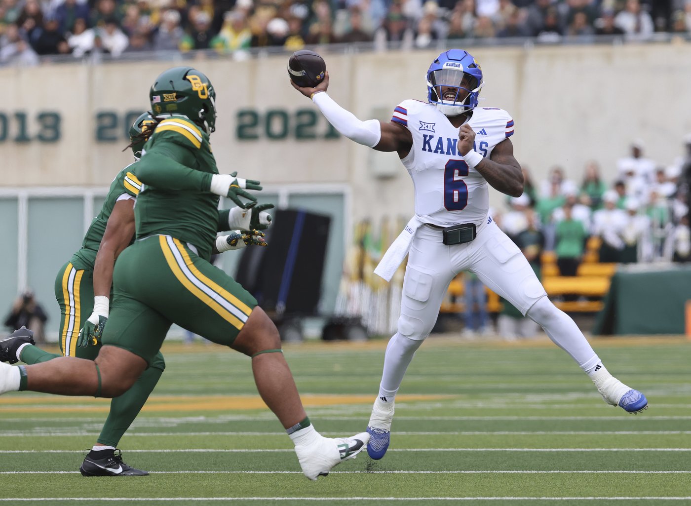 Baylor wins 6th straight as Sawyer Robertson throws 4 TDs in 45-17 win to end Kansas season | iNFOnews.ca Baylor wins 6th straight as Sawyer Robertson throws 4 TDs in 45-17 win to end Kansas season | iNFOnews.ca