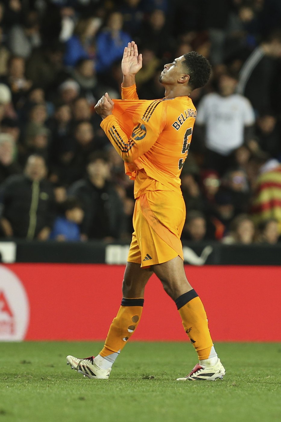 Bellingham's late goal gives 10-man Real Madrid comeback win at Valencia | iNFOnews.ca Bellingham's late goal gives 10-man Real Madrid comeback win at Valencia | iNFOnews.ca