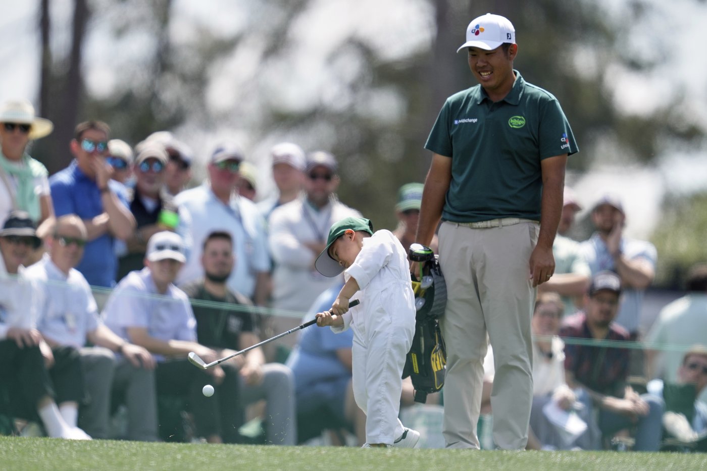 Jordan Spieth's 3-year-old son and 89-year-old Gary Player make memories at Masters Par 3 Contest | iNFOnews.ca