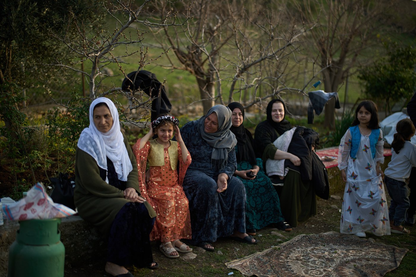 Tradition and worry at an iftar gathering near the Iran-Iraq border in photos | iNFOnews.ca