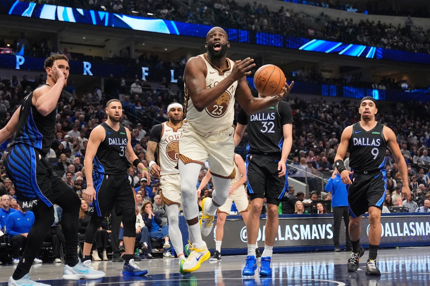 Mavs beat Warriors 123-115 on night Stephen Curry becomes first with 10,000 attempts from 3 | iNFOnews.ca Mavs beat Warriors 123-115 on night Stephen Curry becomes first with 10,000 attempts from 3 | iNFOnews.ca
