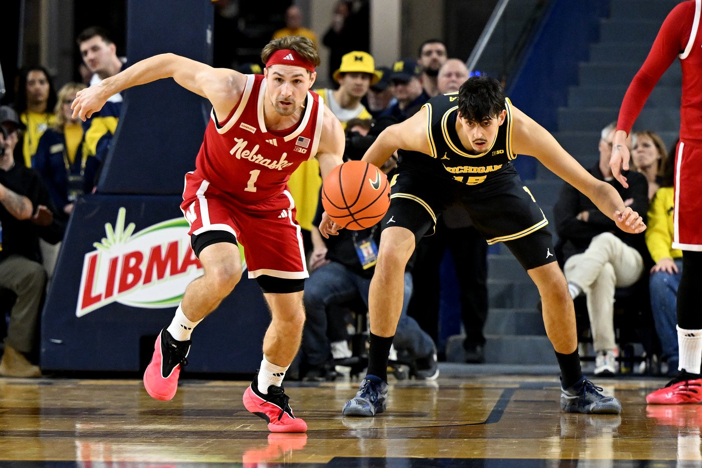 McKenney makes go-ahead layup as No. 3 Michigan hands No. 5 Nebraska its first loss, 75-72 | iNFOnews.ca McKenney makes go-ahead layup as No. 3 Michigan hands No. 5 Nebraska its first loss, 75-72 | iNFOnews.ca