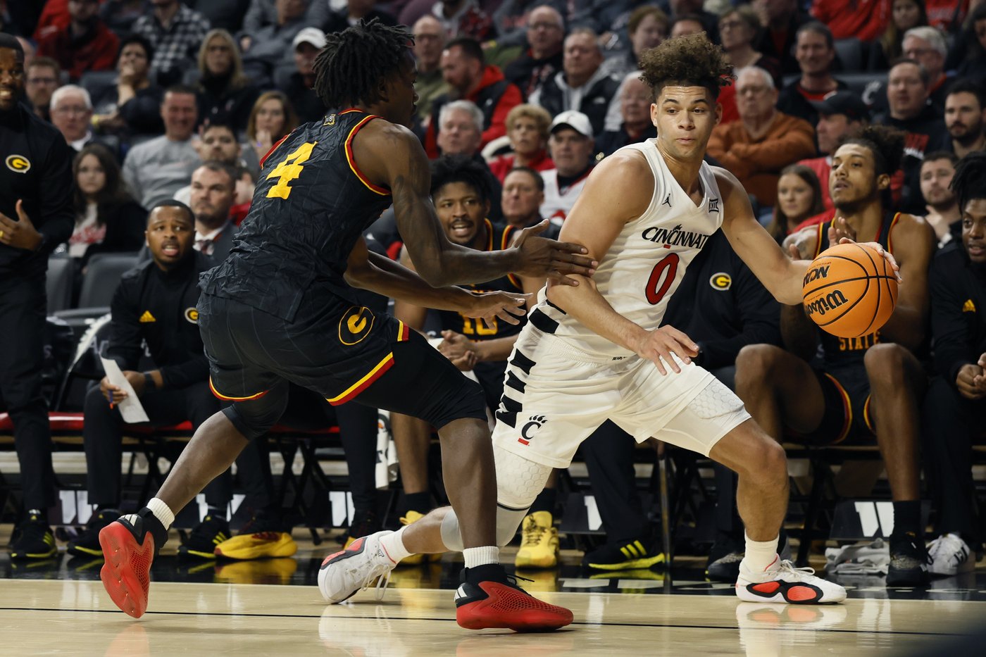 No. 19 Cincinnati dominates Grambling State 84-49 to close out its non-conference schedule | iNFOnews.ca