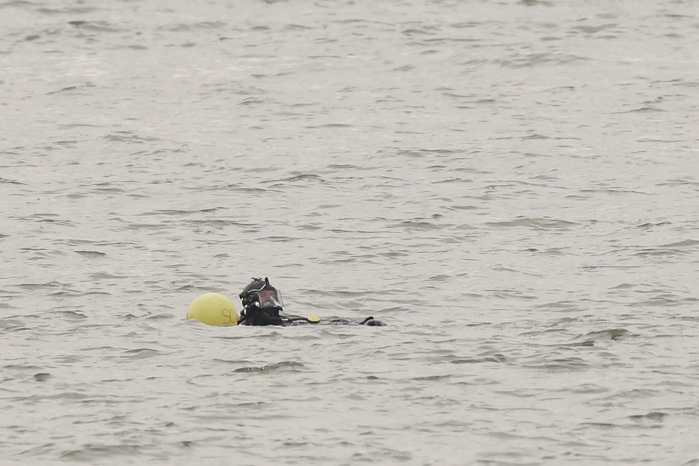 Divers search for parts after NYC helicopter crash killed a family of five and the pilot, a Navy vet | iNFOnews.ca Divers search for parts after NYC helicopter crash killed a family of five and the pilot, a Navy vet | iNFOnews.ca